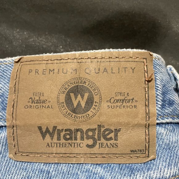 Men's Wrangler Regular Fit 32x30 Jeans - Picture 3 of 4